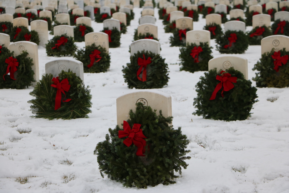 2017 Fort Snelling WAA Wreaths on the graves of Veterans